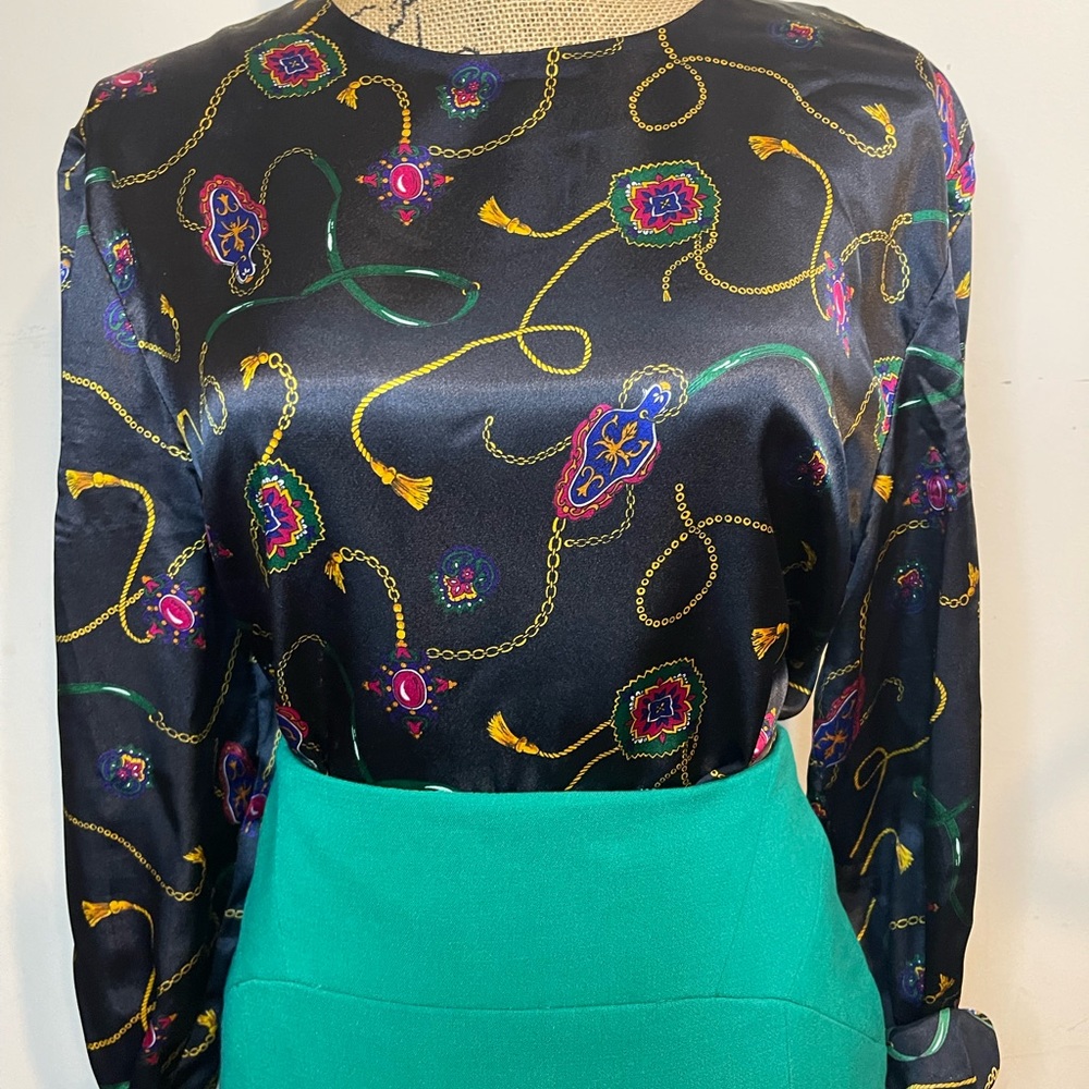 Vintage blouse with chain print